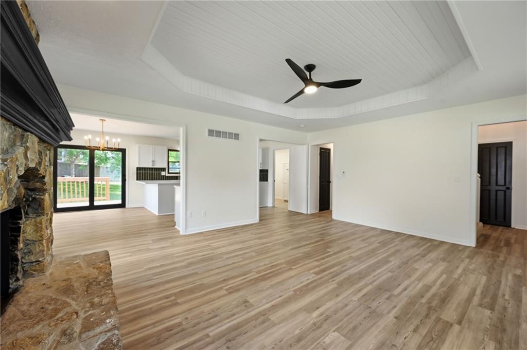 1636 Ne Thames Drive Property Photo 6