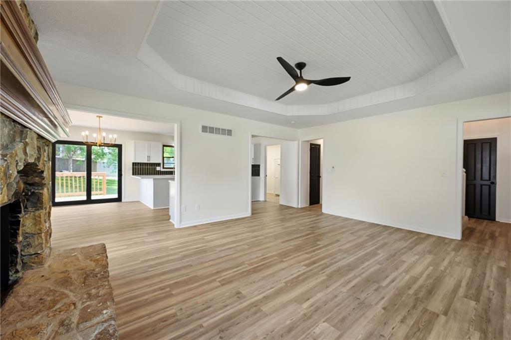 1636 Ne Thames Drive Property Photo 9