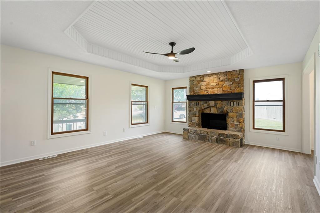 1636 Ne Thames Drive Property Photo 9