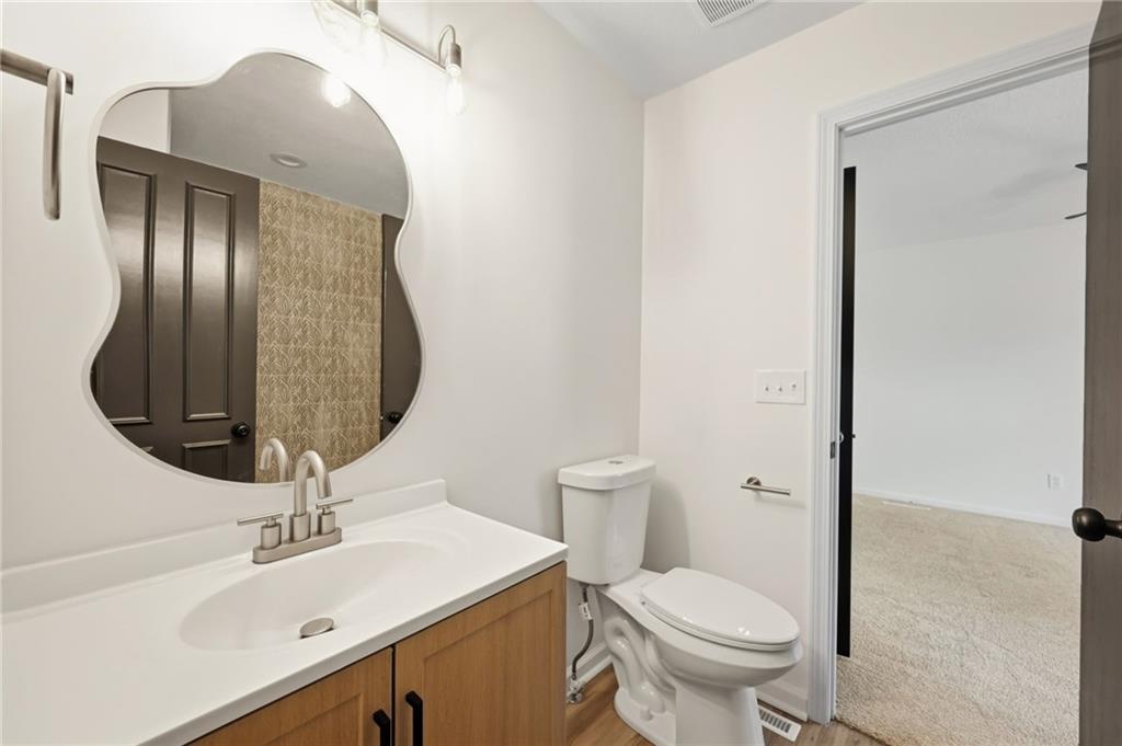 1636 Ne Thames Drive Property Photo 16