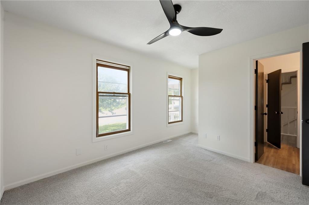 1636 Ne Thames Drive Property Photo 18