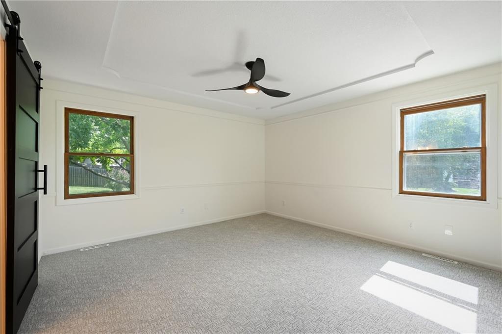 1636 Ne Thames Drive Property Photo 19