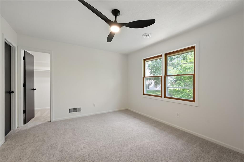 1636 Ne Thames Drive Property Photo 24