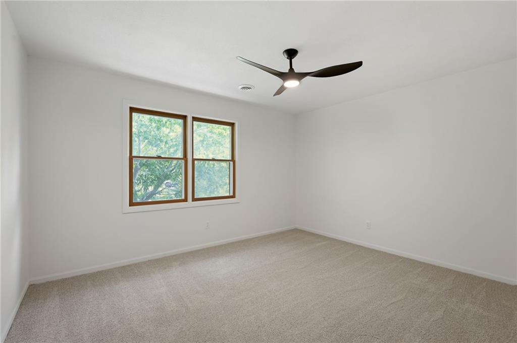1636 Ne Thames Drive Property Photo 25