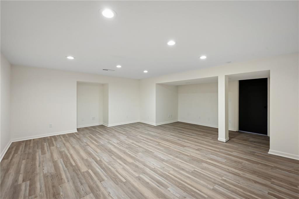 1636 Ne Thames Drive Property Photo 26