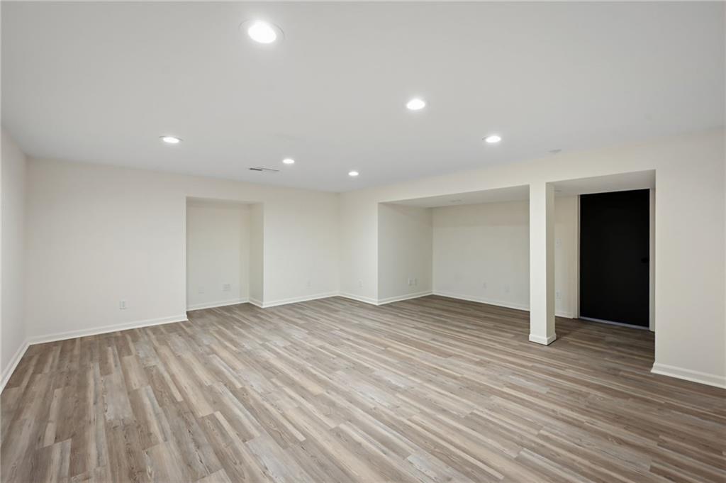 1636 Ne Thames Drive Property Photo 27