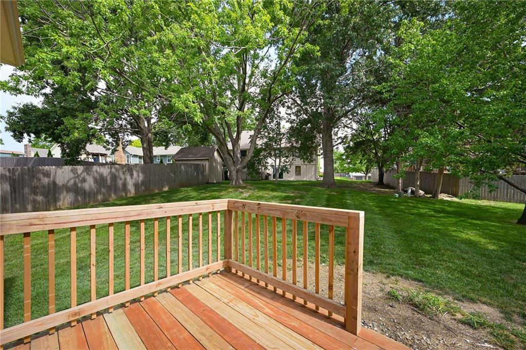 1636 Ne Thames Drive Property Photo 32
