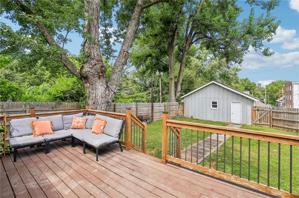 3924 Windsor Avenue Property Photo 31