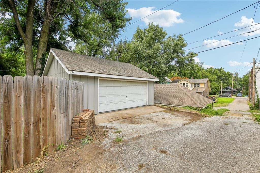 3924 Windsor Avenue Property Photo 33