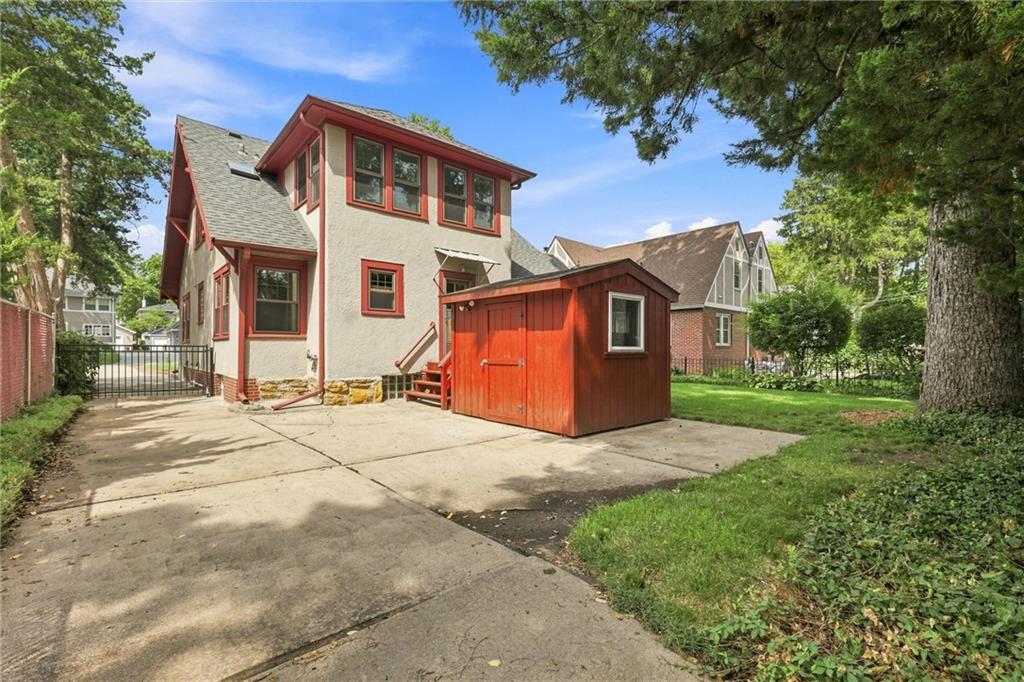 1315 W 50th Terrace Property Photo 37