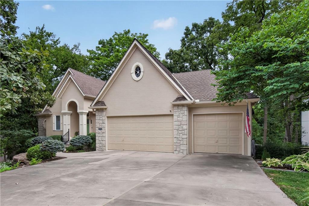 2228 Sw Waterfall Place Property Photo 4