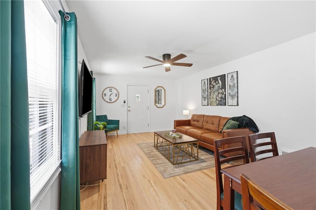 601 W 86th Terrace Property Photo 4