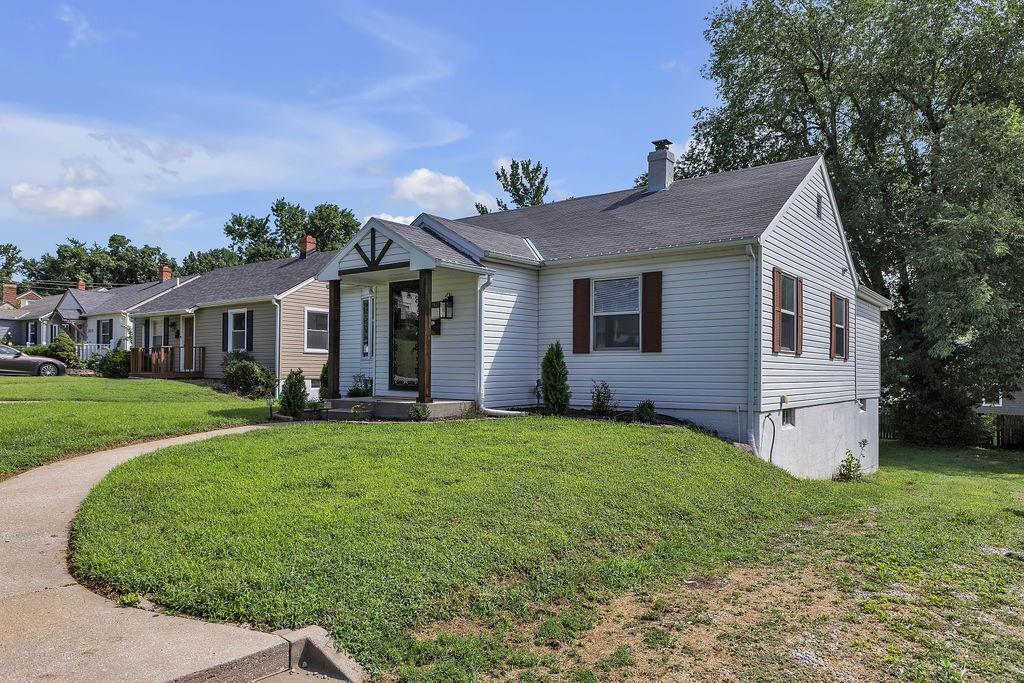 2611 Parallel Avenue Property Photo 3