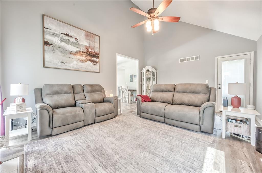 809 N Persimmon Drive Property Photo 7