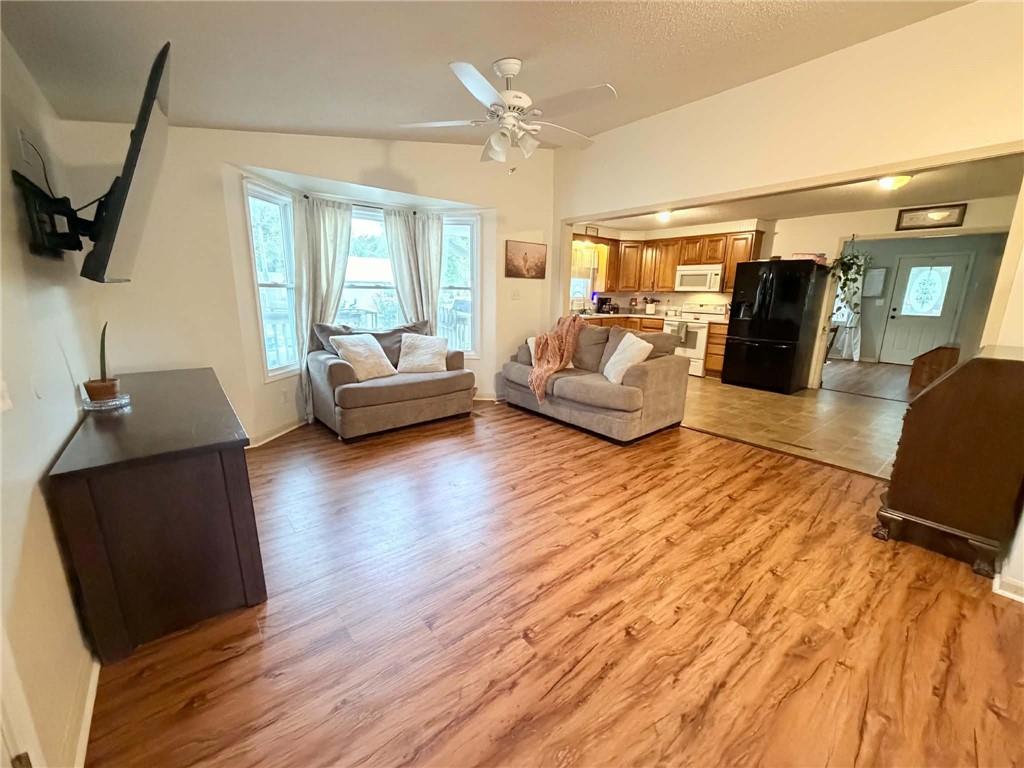 205 N Mulberry Street Property Photo 4