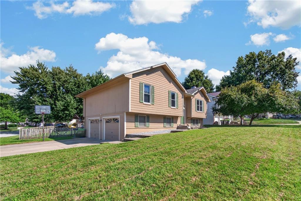800 Ne Bristol Drive Property Photo 3