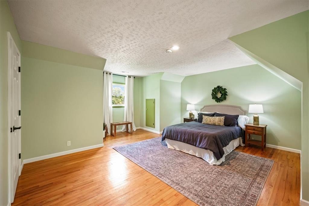 1421 Monterey Way Property Photo 18