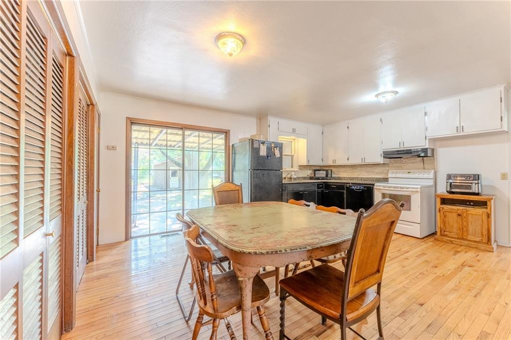 1608 S Malcolm Avenue Property Photo 6