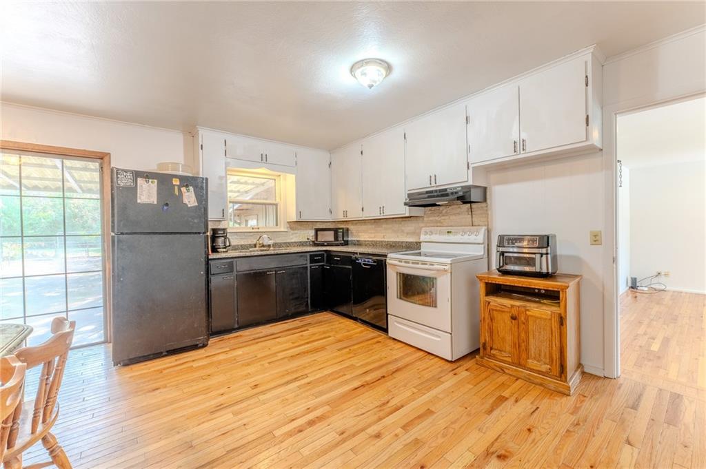 1608 S Malcolm Avenue Property Photo 7