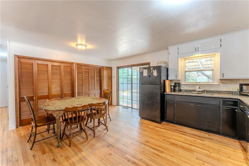 1608 S Malcolm Avenue Property Photo 8