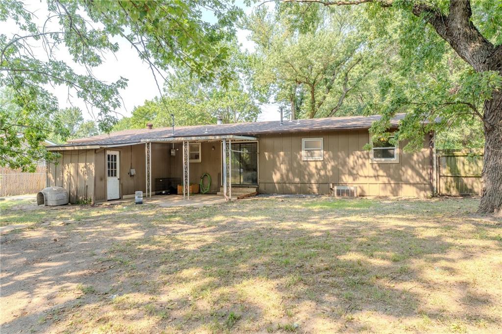 1608 S Malcolm Avenue Property Photo 23