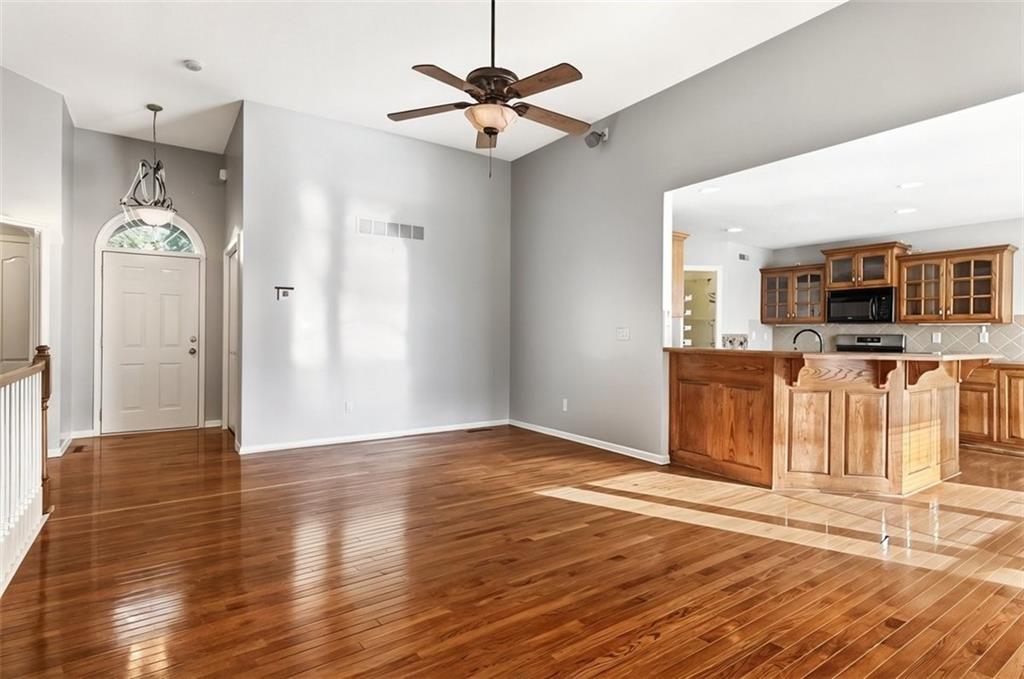 7304 N Cypress Avenue Property Photo 5