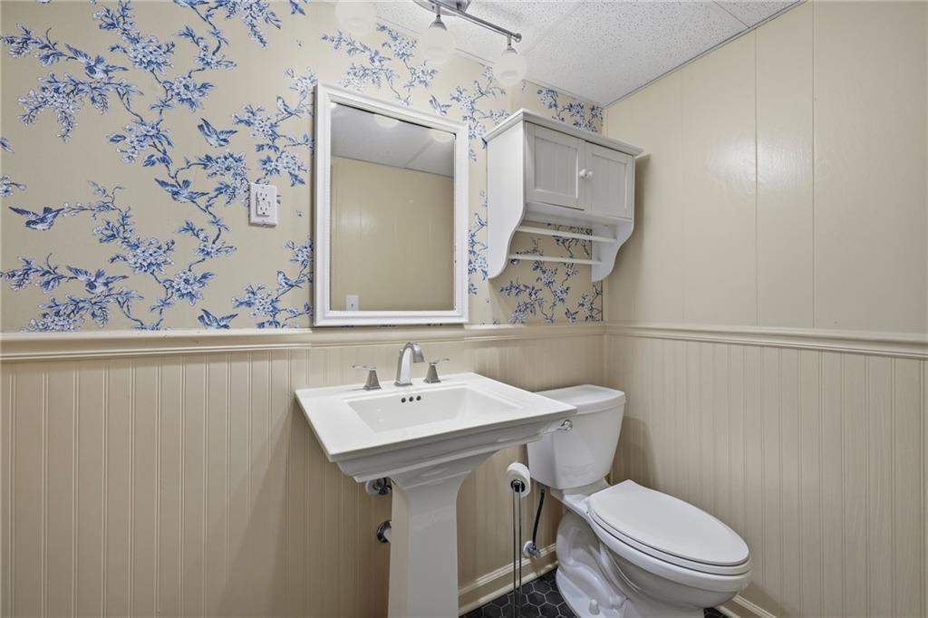 211 W 104th Terrace Property Photo 27