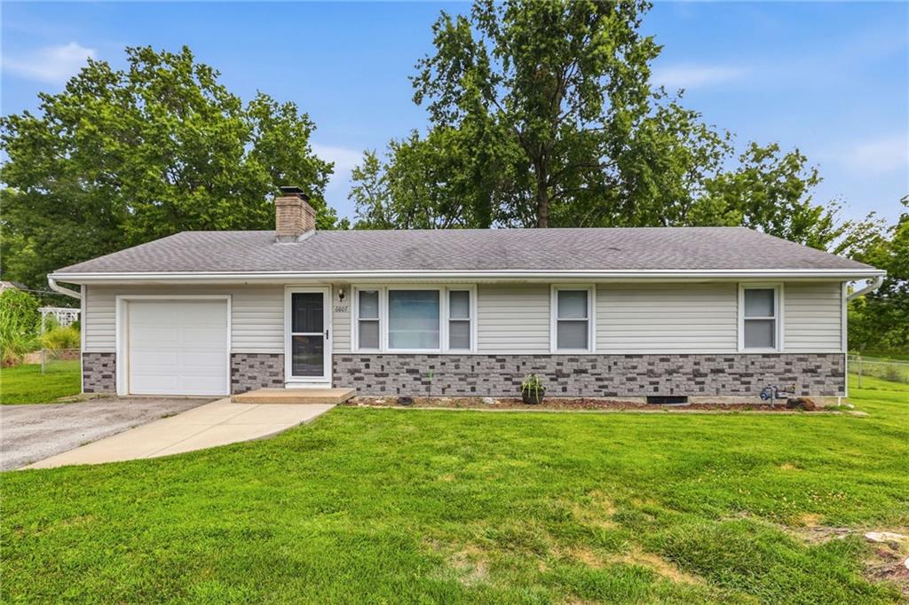 6807 N Brookside Road Property Photo 1