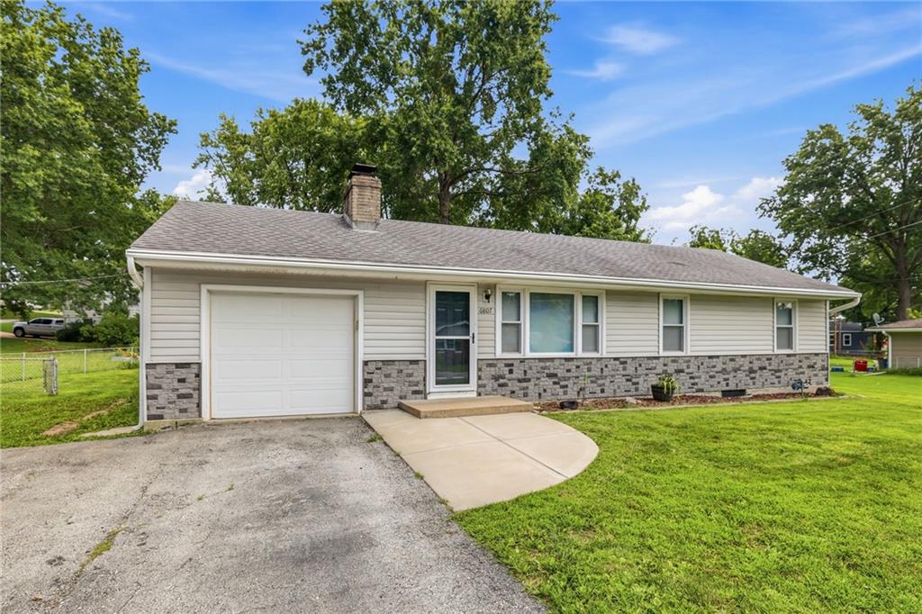 6807 N Brookside Road Property Photo 2