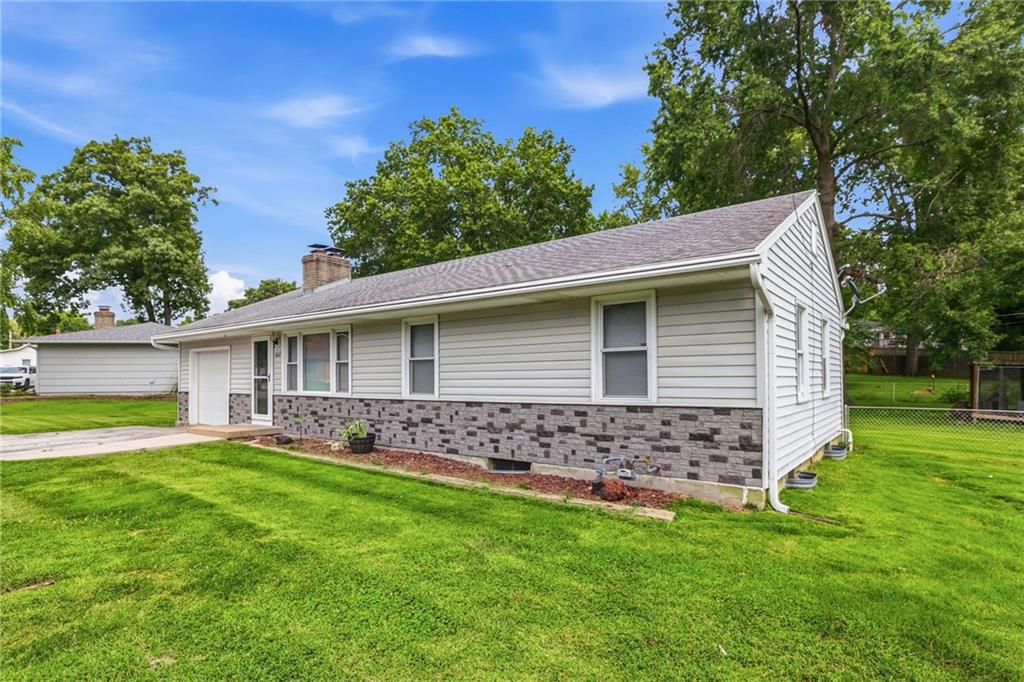 6807 N Brookside Road Property Photo 3