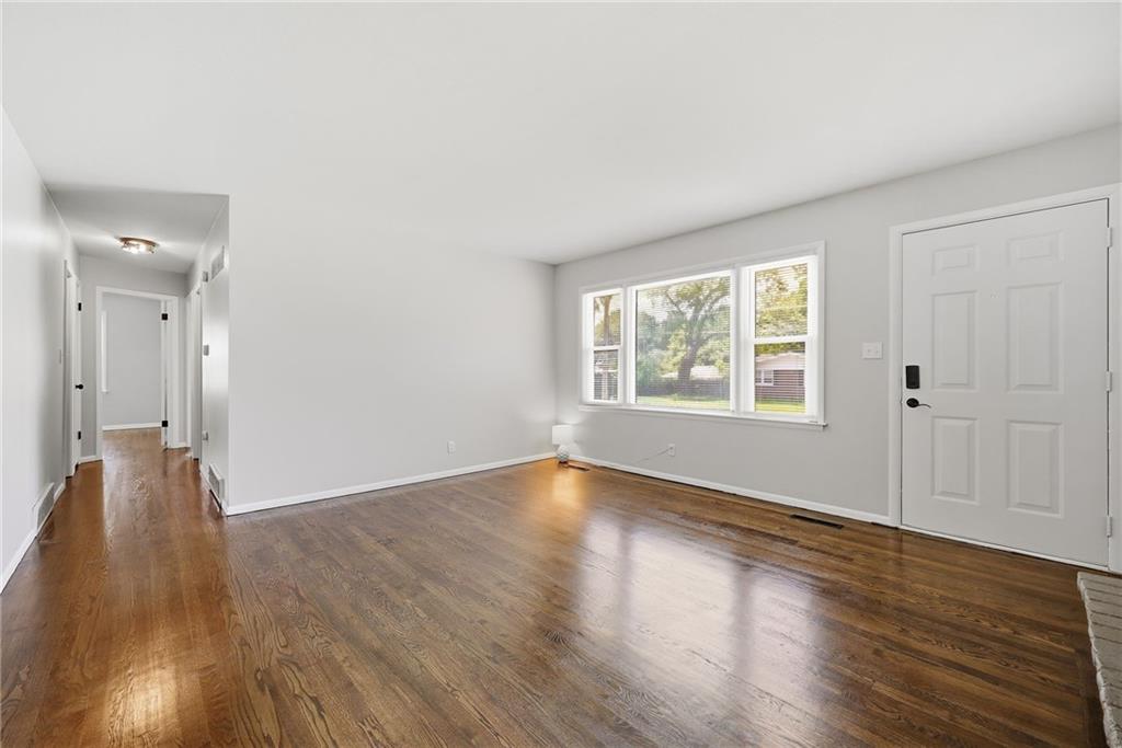 6807 N Brookside Road Property Photo 5