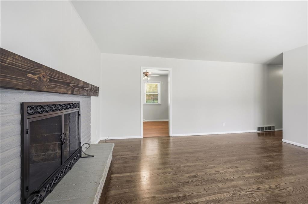 6807 N Brookside Road Property Photo 6
