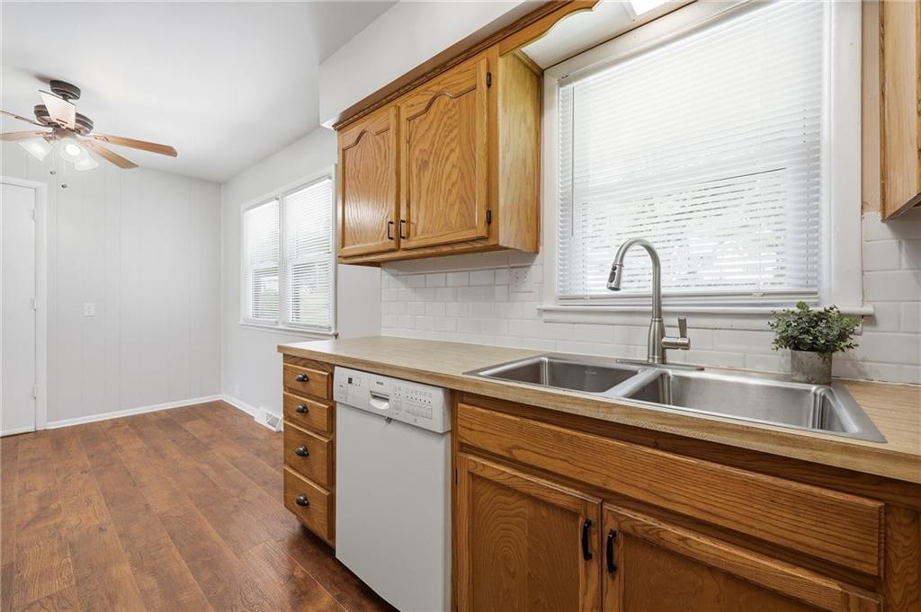 6807 N Brookside Road Property Photo 11