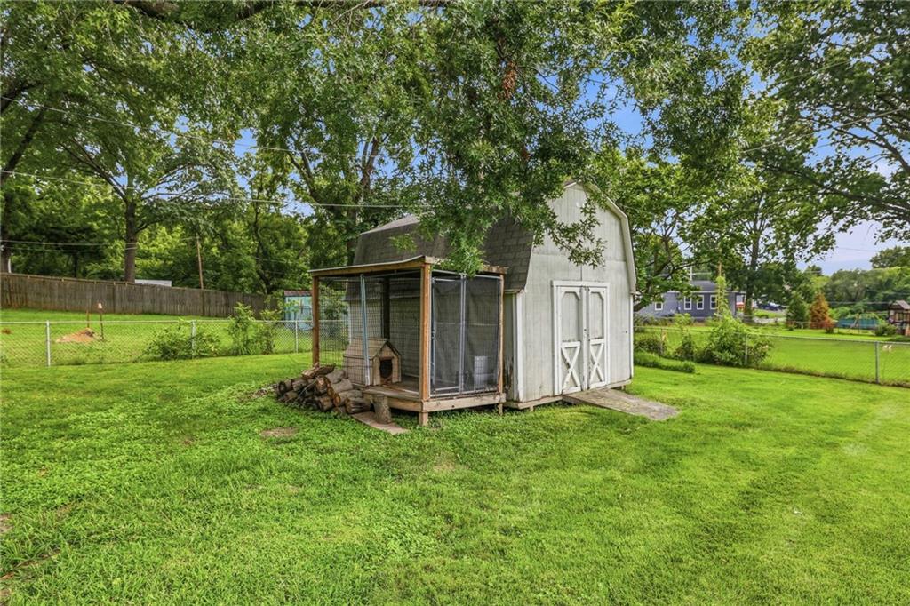 6807 N Brookside Road Property Photo 22