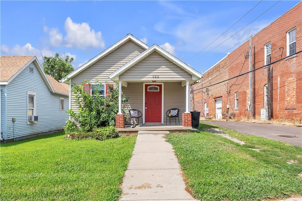 122 W Walnut Street