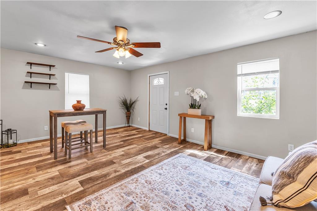 122 W Walnut Street Property Photo 4