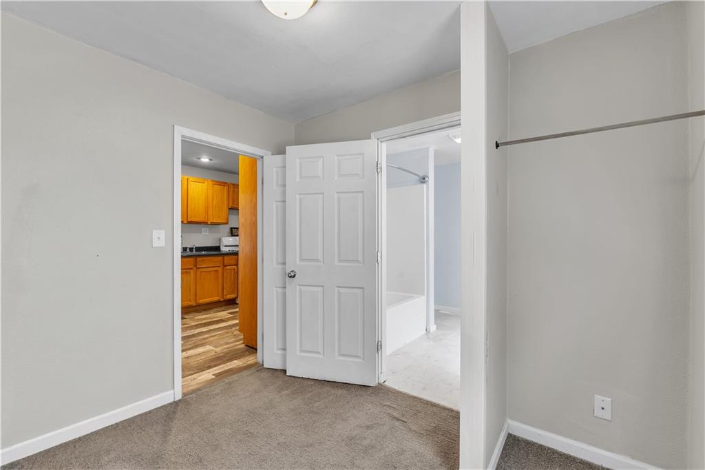 122 W Walnut Street Property Photo 9