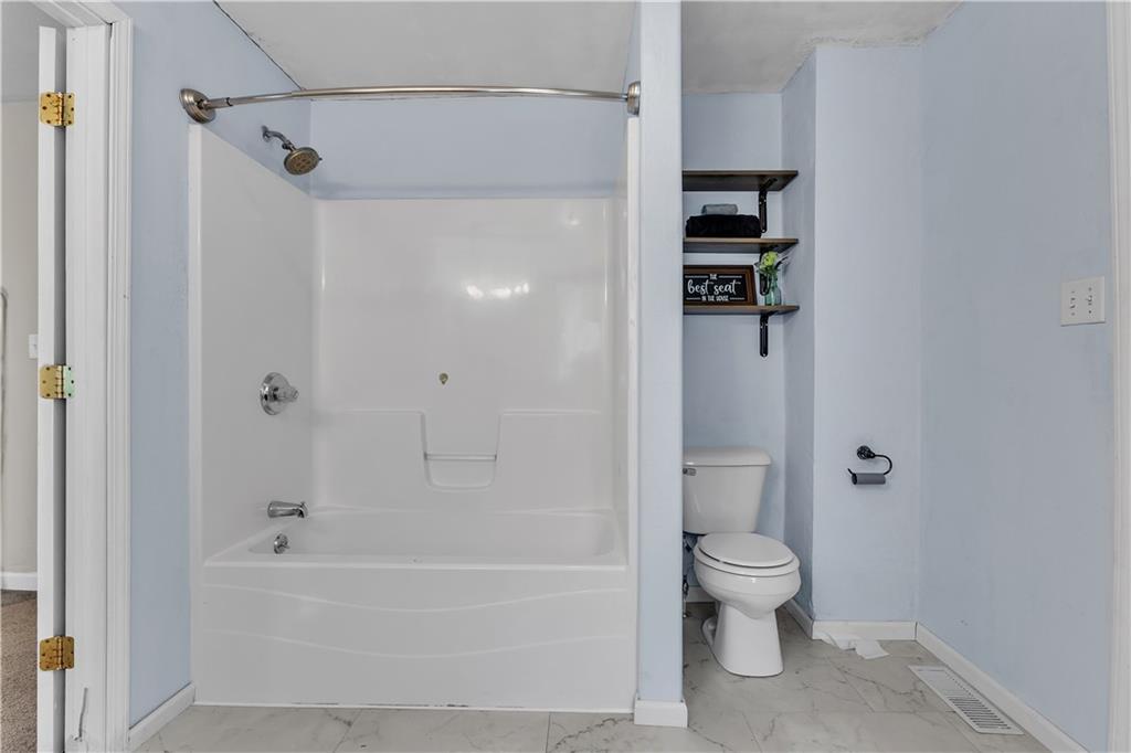 122 W Walnut Street Property Photo 11
