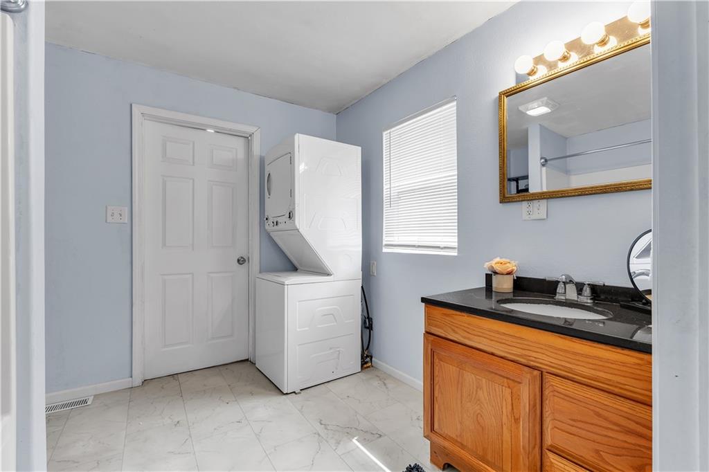 122 W Walnut Street Property Photo 12