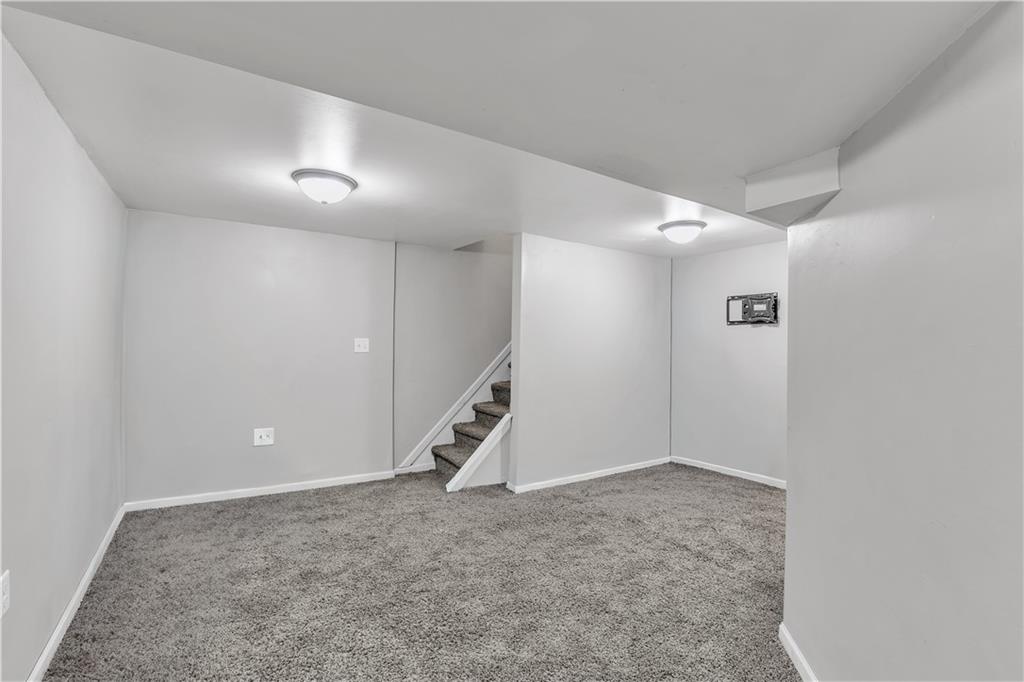 122 W Walnut Street Property Photo 16