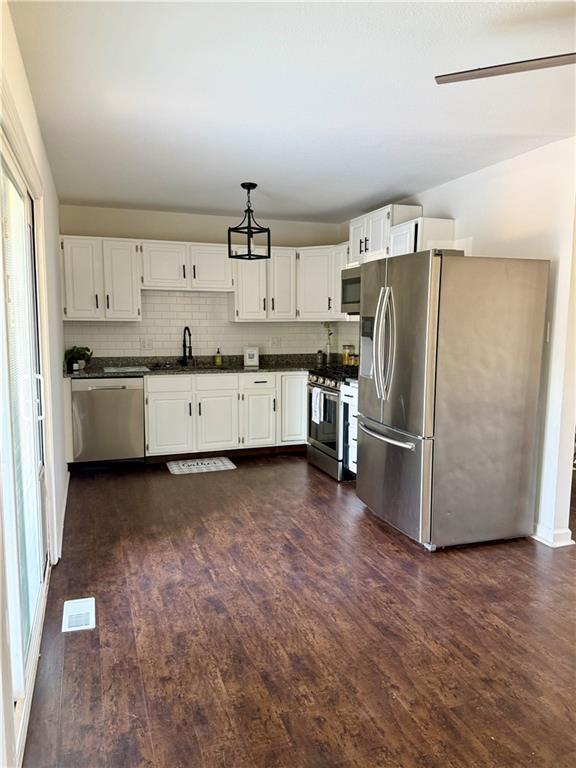 208 Willow Lane Property Photo 4
