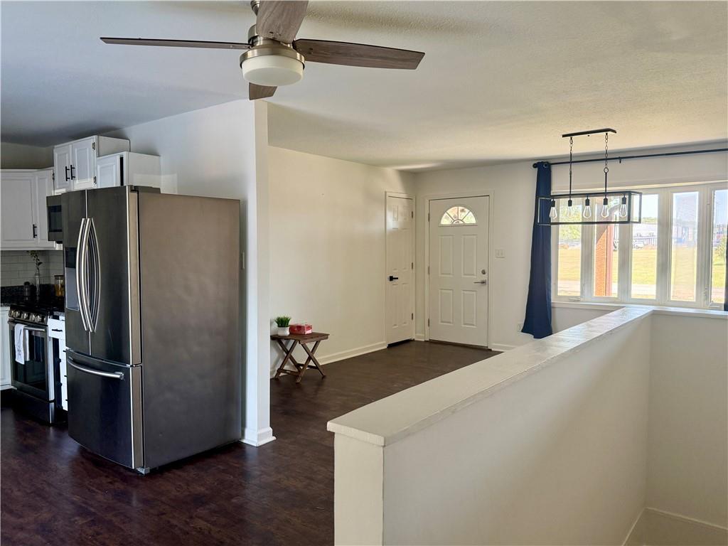 208 Willow Lane Property Photo 5
