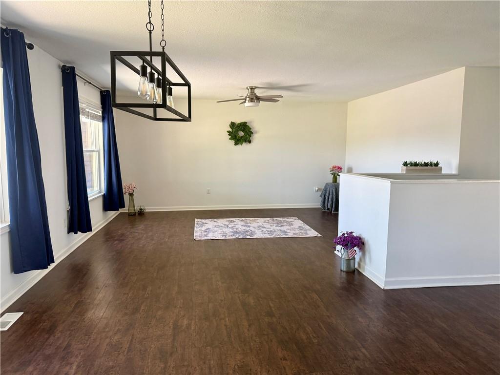 208 Willow Lane Property Photo 11