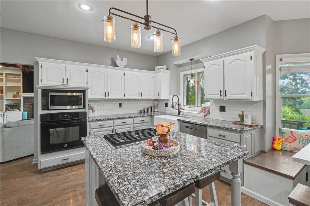 14935 W 76th Street Property Photo 5