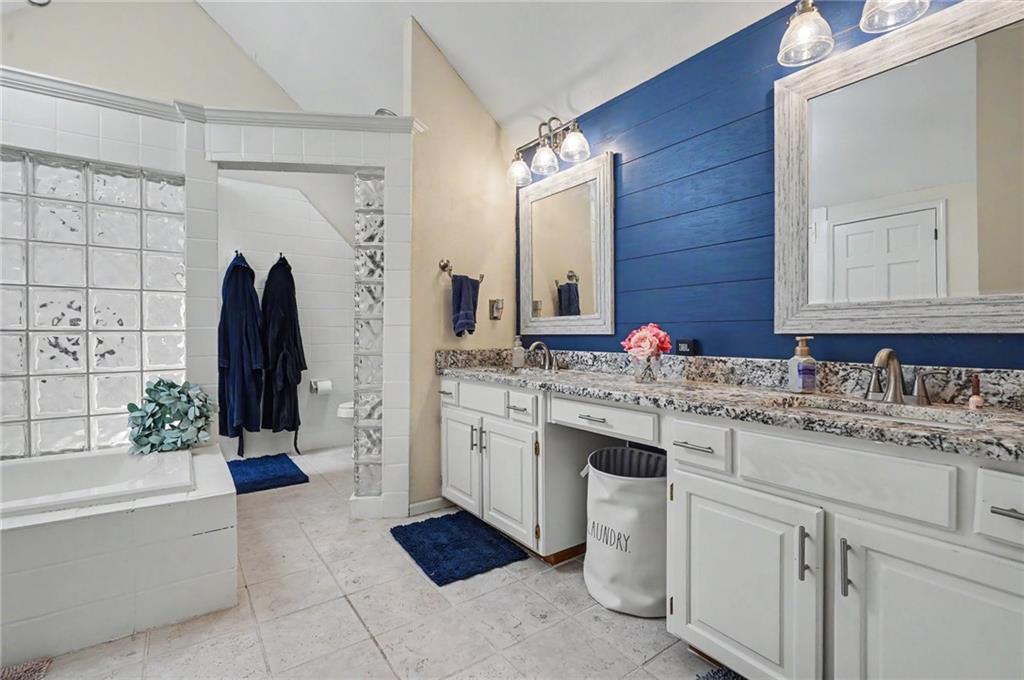 14935 W 76th Street Property Photo 18