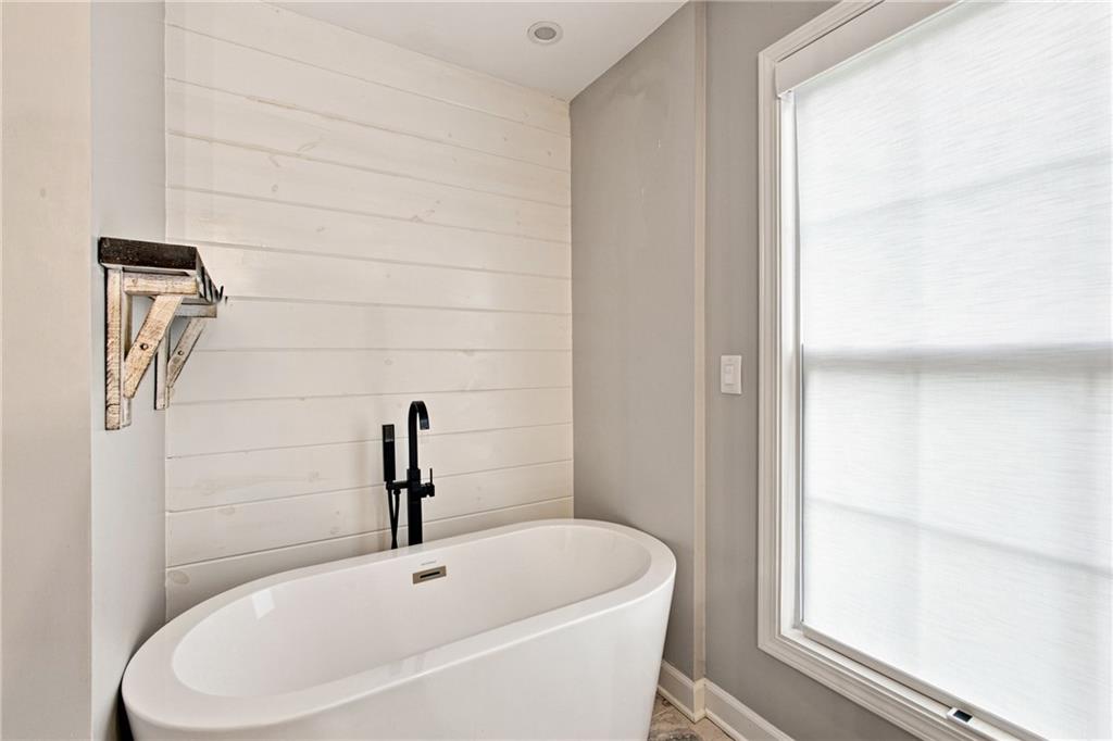 244 N Winnebago Drive Property Photo 17