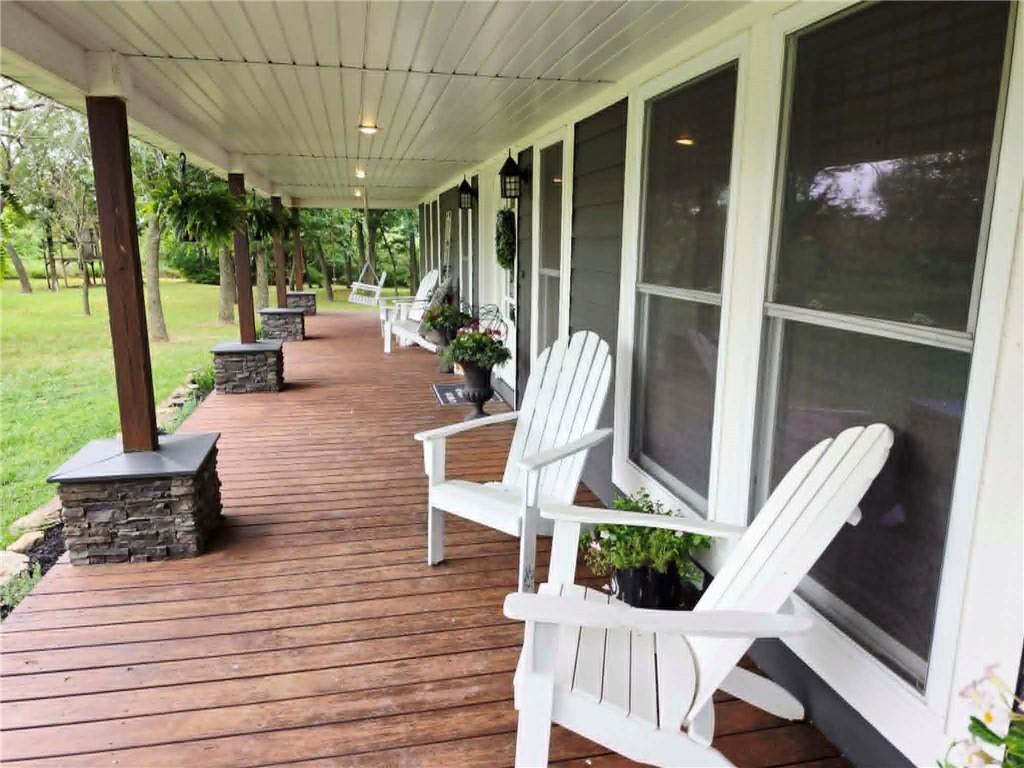 953 S 190th Street Property Photo 2
