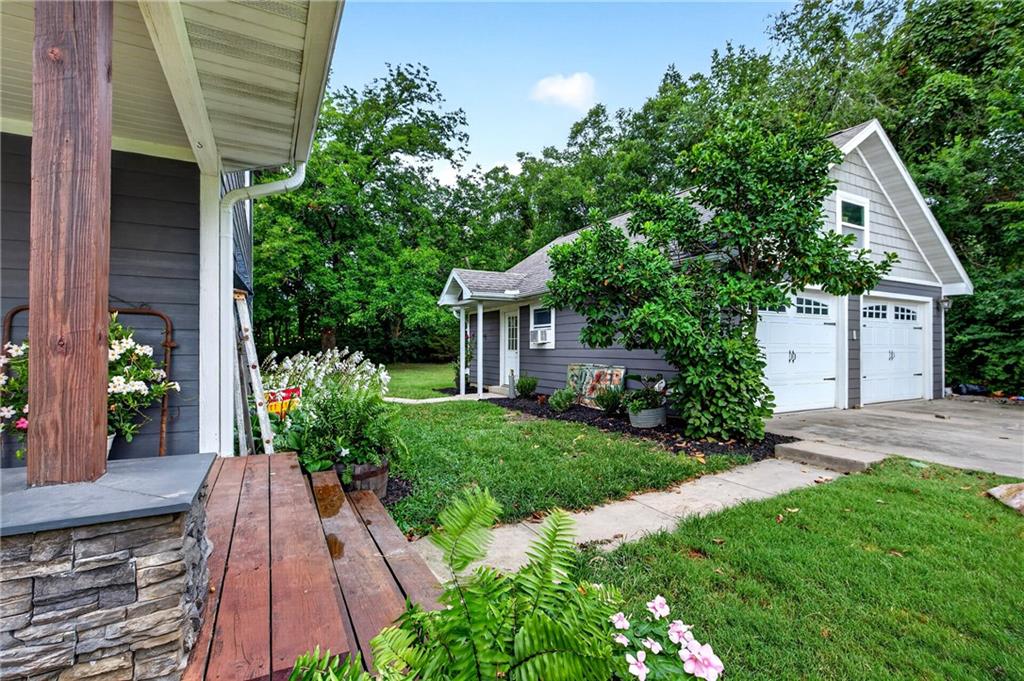 953 S 190th Street Property Photo 5