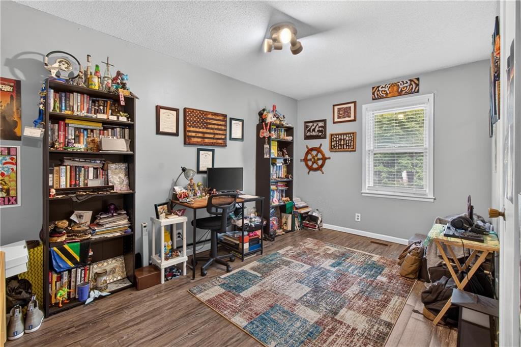 302 N Clark Street Property Photo 19