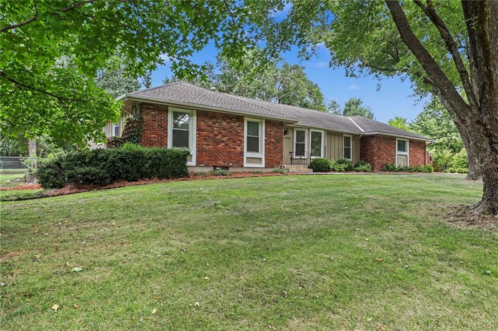 25322 Lone Pine Drive Property Photo 2